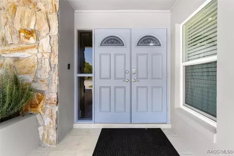 Entry Way - 3835 N Eagle Pt, Crystal River, FL 34428 photo 1 of 2