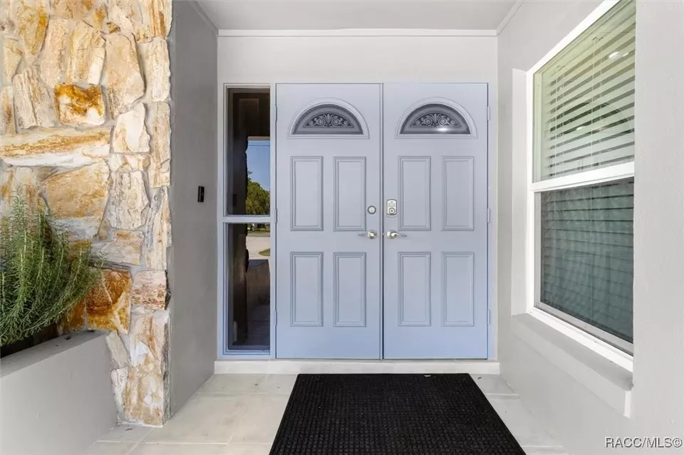 Entry Way - 3835 N Eagle Pt, Crystal River, FL 34428 photo 1 of 2