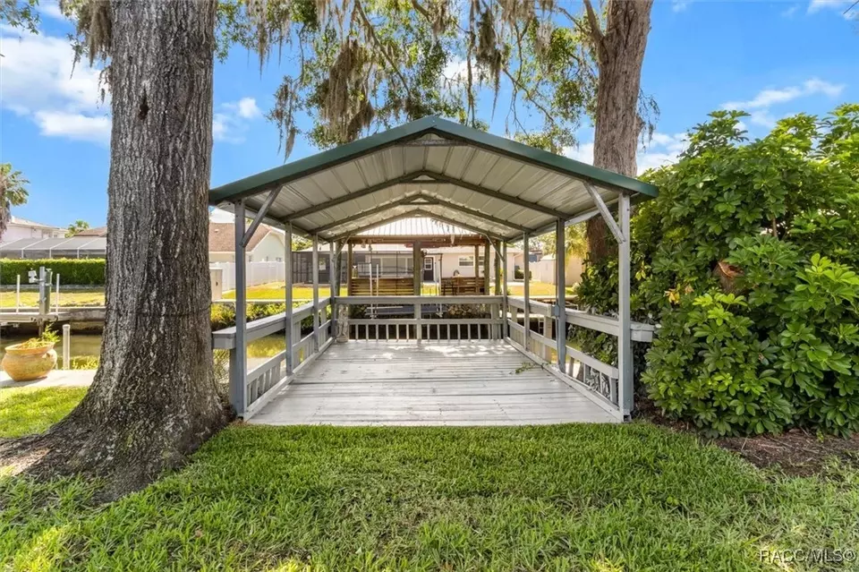 Exterior - 3835 N Eagle Pt, Crystal River, FL 34428 photo 7 of 9