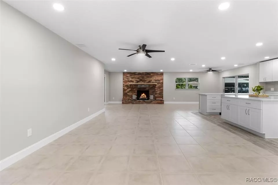 Living - 3835 N Eagle Pt, Crystal River, FL 34428 photo 2 of 5