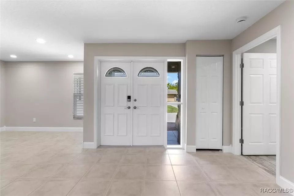 Entry Way - 3835 N Eagle Pt, Crystal River, FL 34428 photo 2 of 2