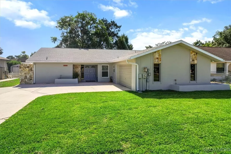 Exterior - 3835 N Eagle Pt, Crystal River, FL 34428 photo 8 of 9