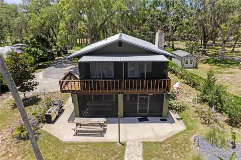 16645 W River Rd, Inglis, FL 34449