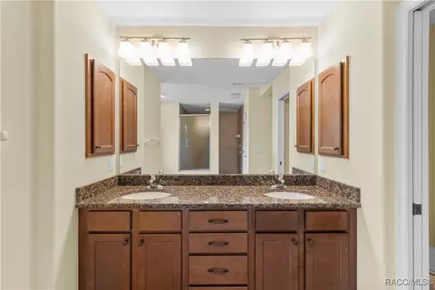 Bath - 582 E Savoy St, Lecanto, FL 34461 photo 1 of 3