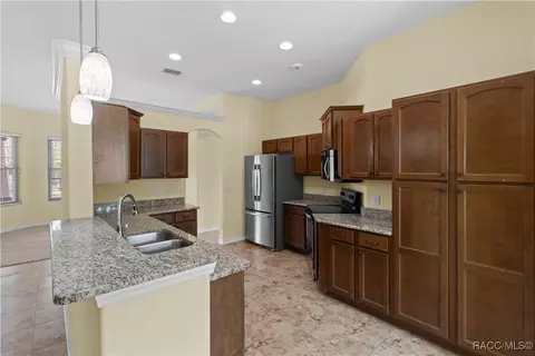 Kitchen - 582 E Savoy St, Lecanto, FL 34461 photo 2 of 4
