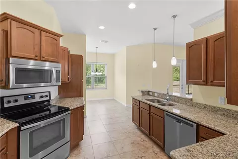 Kitchen - 582 E Savoy St, Lecanto, FL 34461 photo 4 of 4