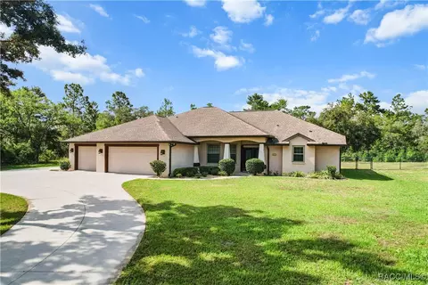 Exterior - 582 E Savoy St, Lecanto, FL 34461 photo 2 of 4