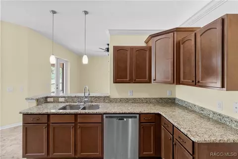 Kitchen - 582 E Savoy St, Lecanto, FL 34461 photo 3 of 4