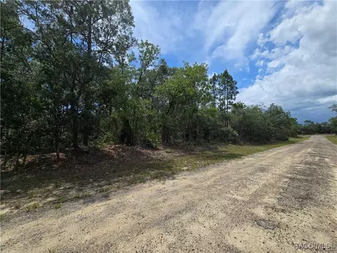 6468 N Baylor Ter, Citrus Springs, FL 34433