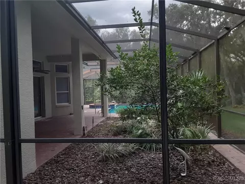Exterior - 330 W Liberty St, Hernando, FL 34442 photo 3 of 4