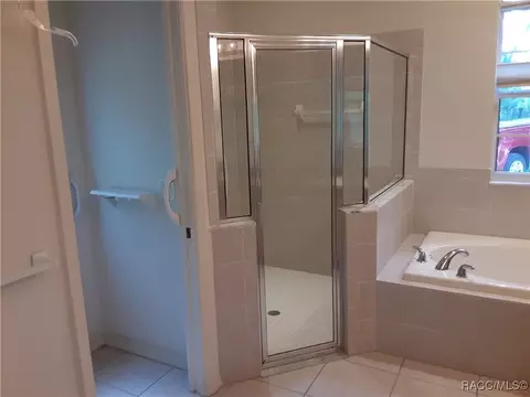 Bath - 330 W Liberty St, Hernando, FL 34442 photo 2 of 3