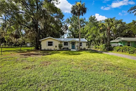 326 NE 9th St, Crystal River, FL 34428