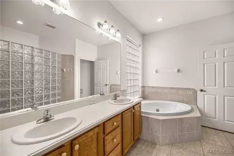 Bath - 1328 W Diamond Shore Loop, Hernando, FL 34442 photo 1 of 5