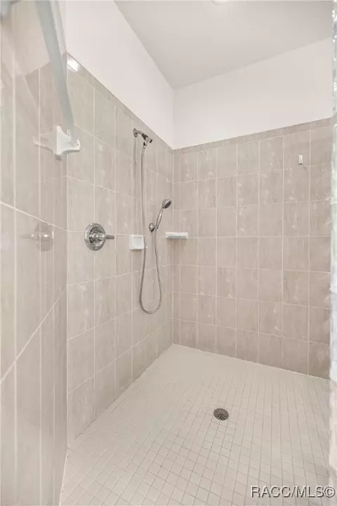 Bath - 1328 W Diamond Shore Loop, Hernando, FL 34442 photo 3 of 5