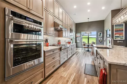 Kitchen - 2406 N Peakview Loop, Hernando, FL 34442 photo 7 of 9