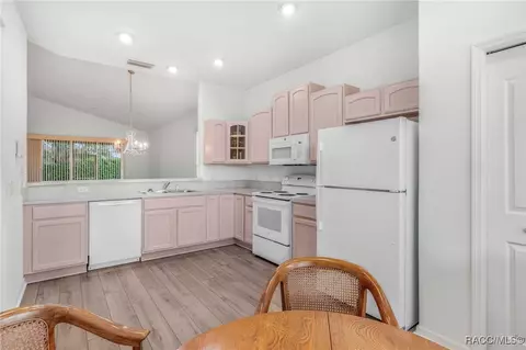 Kitchen - 589 W Doerr Path, Hernando, FL 34442 photo 4 of 4
