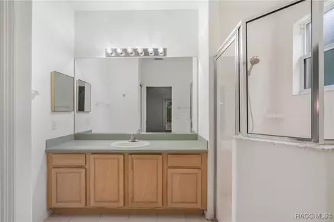 Bath - 589 W Doerr Path, Hernando, FL 34442 photo 1 of 2