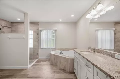 Bath - 2209 N Annapolis Ave, Hernando, FL 34442 photo 1 of 3