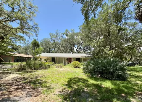 6702 Riverside Dr, Yankeetown, FL 34498