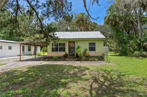 504 NW Crystal St, Crystal River, FL 34428