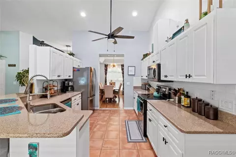 Kitchen - 751 E Reehill St, Lecanto, FL 34461 photo 2 of 3