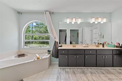 Bath - 751 E Reehill St, Lecanto, FL 34461 photo 1 of 4