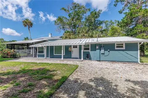 47 Magnolia Ave, Yankeetown, FL 34498