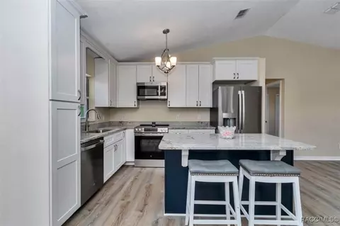 Kitchen - 3657 E Arbor Lakes Dr, Hernando, FL 34442 photo 4 of 5