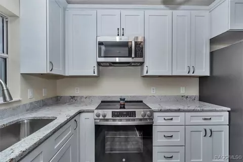 Kitchen - 3657 E Arbor Lakes Dr, Hernando, FL 34442 photo 3 of 5