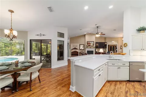 Kitchen - 4022 N Baywood Dr, Hernando, FL 34442 photo 4 of 7