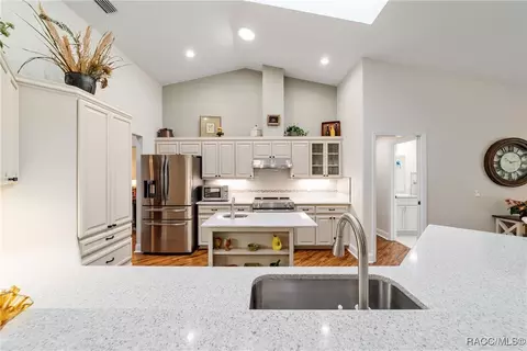 Kitchen - 4022 N Baywood Dr, Hernando, FL 34442 photo 7 of 7