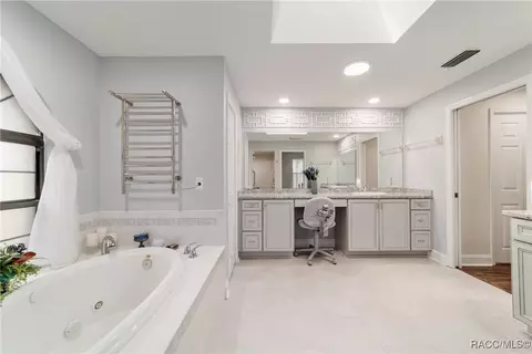 Bath - 4022 N Baywood Dr, Hernando, FL 34442 photo 2 of 8