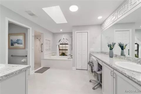 Bath - 4022 N Baywood Dr, Hernando, FL 34442 photo 1 of 8