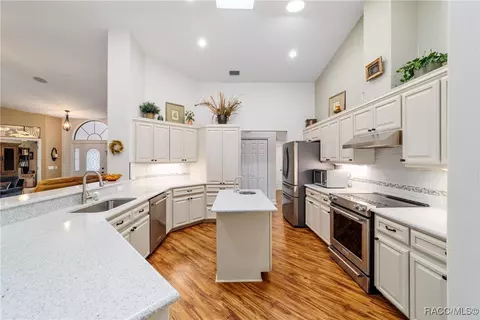 Kitchen - 4022 N Baywood Dr, Hernando, FL 34442 photo 3 of 7