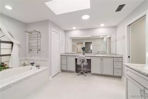 Bath - 4022 N Baywood Dr, Hernando, FL 34442 photo 3 of 8