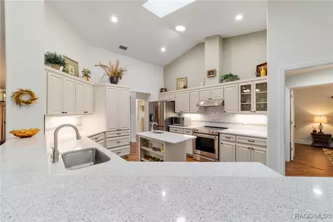 Kitchen - 4022 N Baywood Dr, Hernando, FL 34442 photo 2 of 7