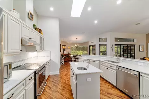 Kitchen - 4022 N Baywood Dr, Hernando, FL 34442 photo 6 of 7