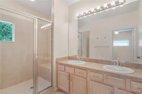 Bath - 1692 W Spring Meadow Loop, Lecanto, FL 34461 photo 2 of 4