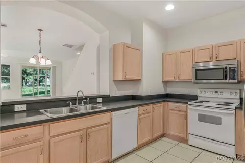 Kitchen - 1692 W Spring Meadow Loop, Lecanto, FL 34461 photo 3 of 4
