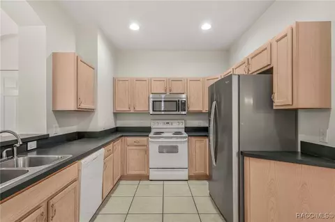 Kitchen - 1692 W Spring Meadow Loop, Lecanto, FL 34461 photo 2 of 4