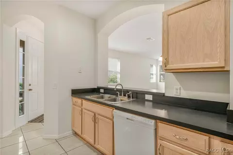 Kitchen - 1692 W Spring Meadow Loop, Lecanto, FL 34461 photo 4 of 4
