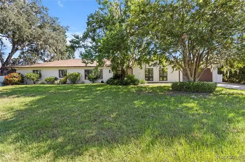 827 SW Kings Bay Dr, Crystal River, FL 34429
