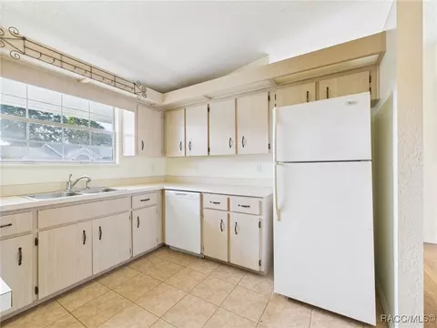 Kitchen - 8350 SW 108th Loop, Ocala, FL 34481 photo 2 of 3