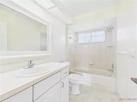 Bath - 8350 SW 108th Loop, Ocala, FL 34481 photo 1 of 3