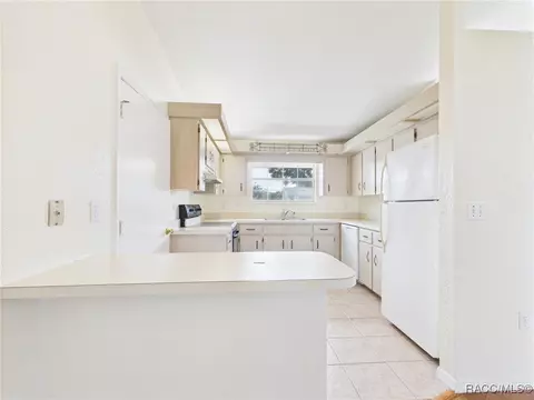 Kitchen - 8350 SW 108th Loop, Ocala, FL 34481 photo 1 of 3