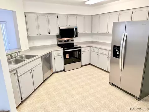 Kitchen - 5990 SE 5th Pl, Ocala, FL 34472 photo 1 of 2