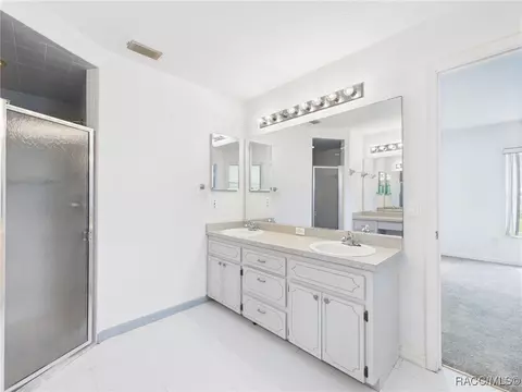 Bath - 5990 SE 5th Pl, Ocala, FL 34472 photo 2 of 4