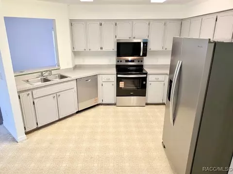Kitchen - 5990 SE 5th Pl, Ocala, FL 34472 photo 2 of 2
