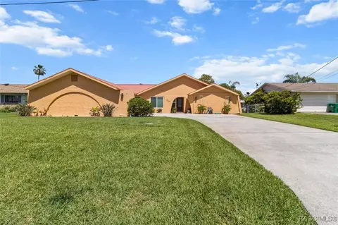 3855 N Timucua Pt, Crystal River, FL 34428