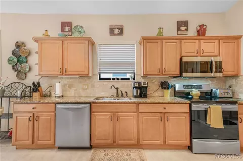 Kitchen - 1624 W Laurel Glen Path, Hernando, FL 34442 photo 2 of 4